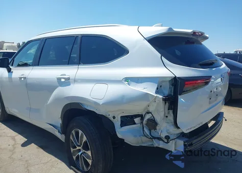 2024 Toyota Highlander Hybrid Xle z USA, uszkodzony, nr VIN 5TDKBRCH1RS635795